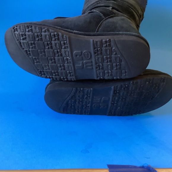 Lamo brand fluff boot. Very versatile, up or down. - Picture 4 of 6